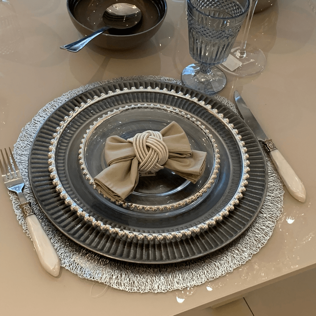 Prato Raso Cristal com Borda Bolinha Prata Pearl - 27,6 cm