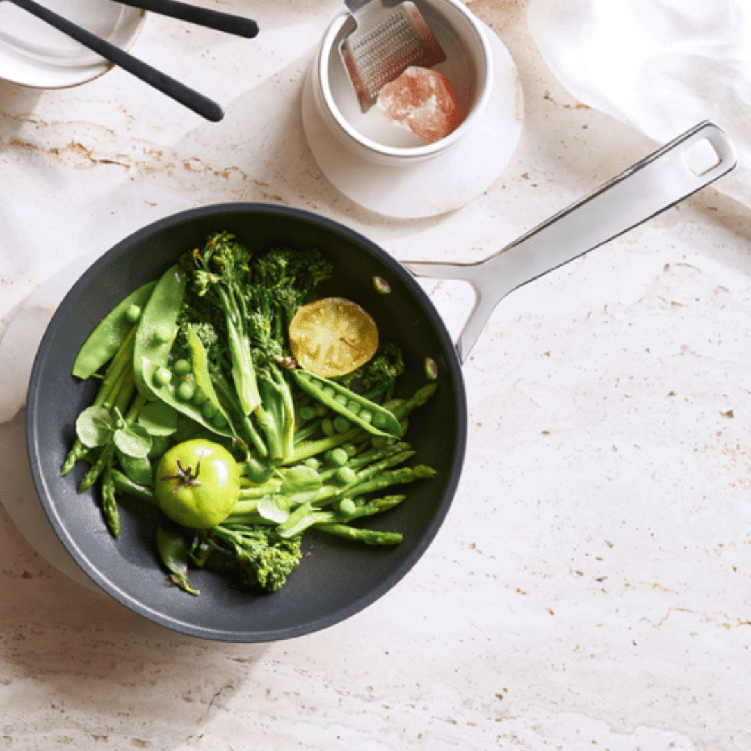 Frigideira Rasa Antiaderente TNS Pro 26cm Le Creuset
