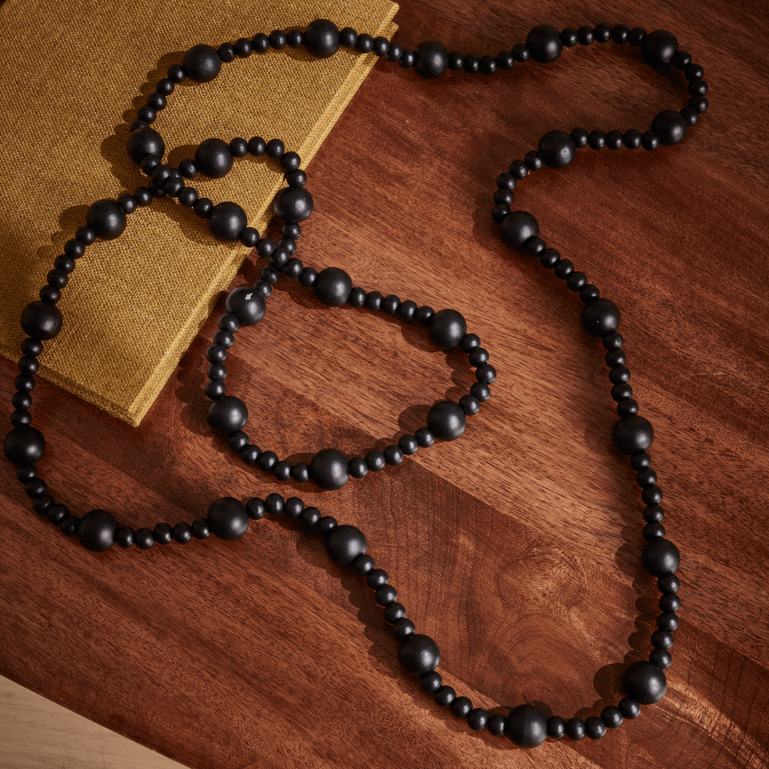 Colar Decorativo em Madeira Preto 90cm