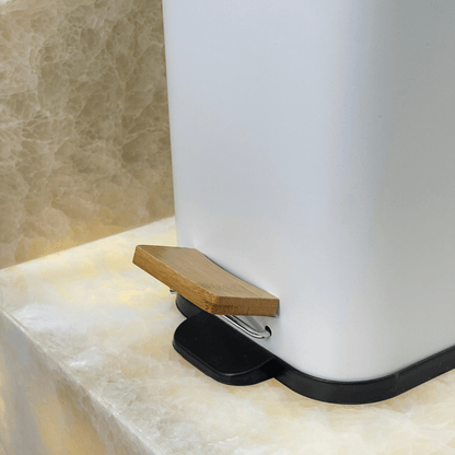 Lixeira com Pedal e Tampa de Bambu Practice Branca 5L