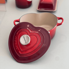 Panela Coração com Pegador de Aço Vermelha 25cm Le Creuset