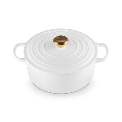 Panela Redonda Signature Branca com Pegador Dourado 26cm Le Creuset