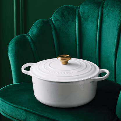 Panela Redonda Signature Branca com Pegador Dourado 26cm Le Creuset