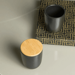 Porta Algodão e Cotonete Cerâmica com Tampa de Bambu Preto Marmorizado