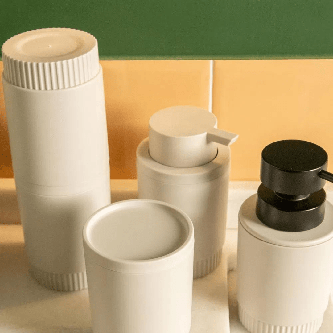 Porta Sabonete Liquido Dorica Bege com Tampa Preta 300ml