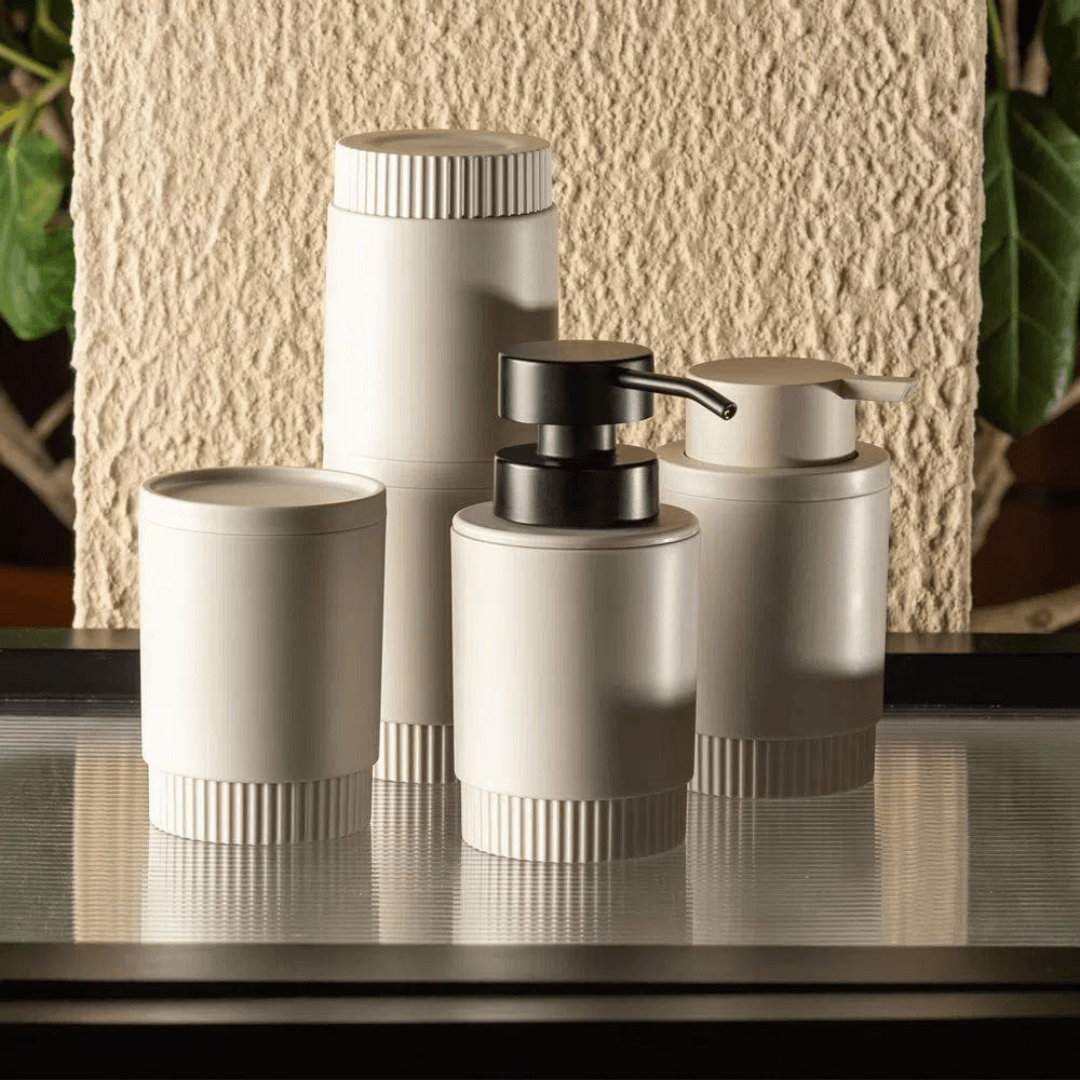 Porta Sabonete Liquido Dorica Bege com Tampa Preta 300ml
